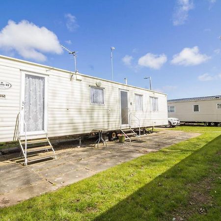 Great 8 Berth Caravan For Hire At Southview Holiday Park In Skegness Ref 33025E Bagian luar foto