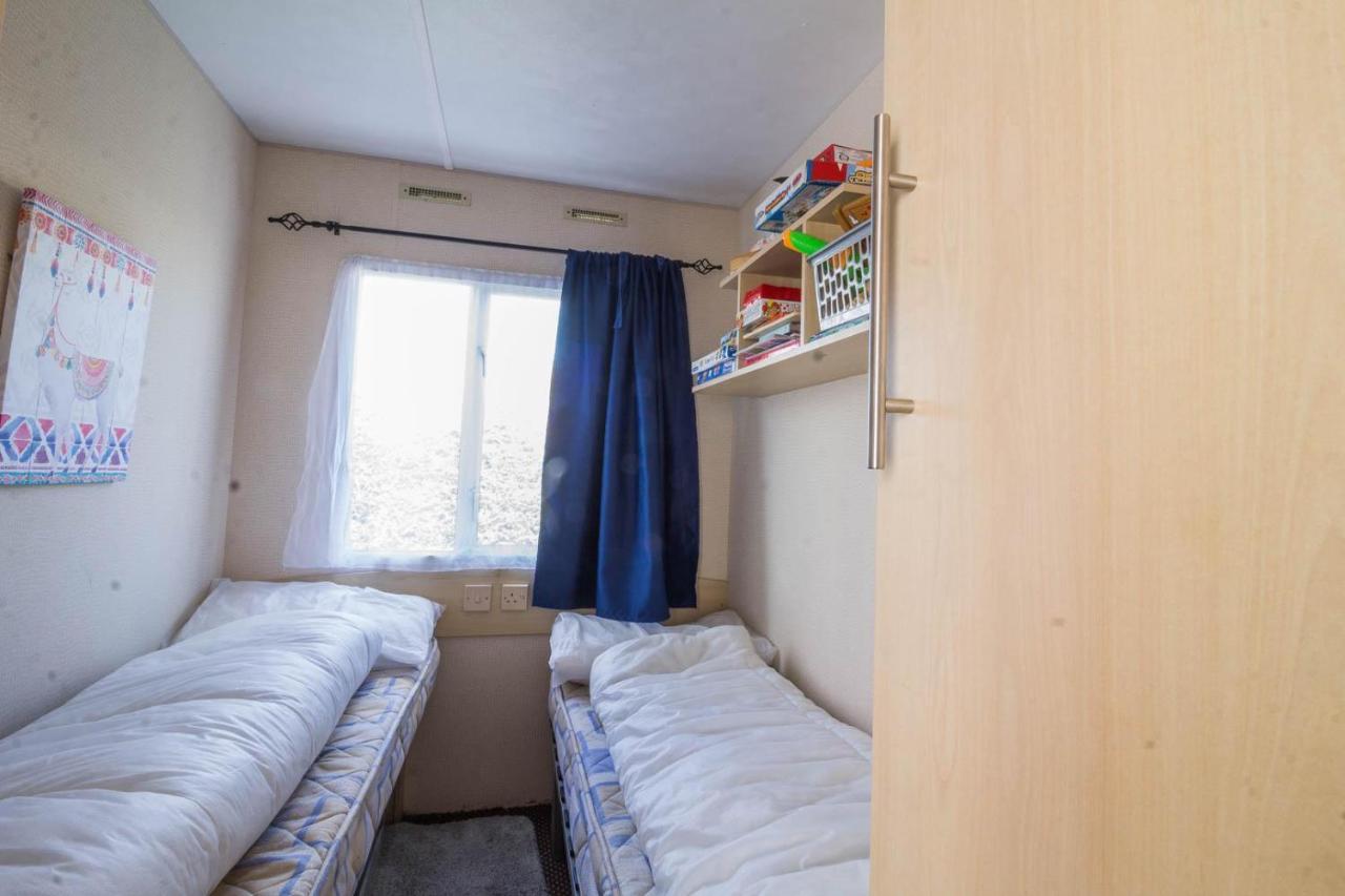 Great 8 Berth Caravan For Hire At Southview Holiday Park In Skegness Ref 33025E Bagian luar foto