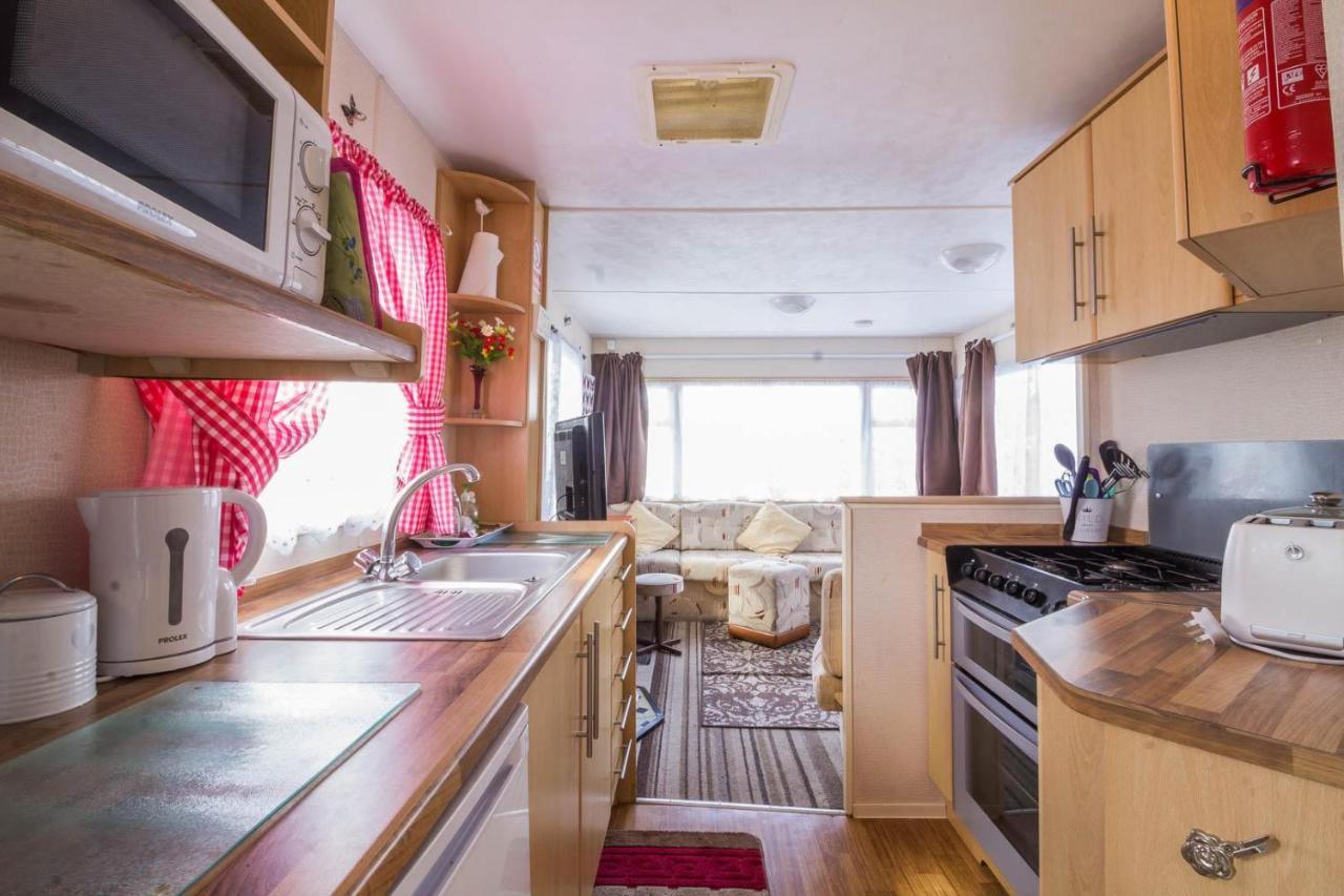 Great 8 Berth Caravan For Hire At Southview Holiday Park In Skegness Ref 33025E Bagian luar foto